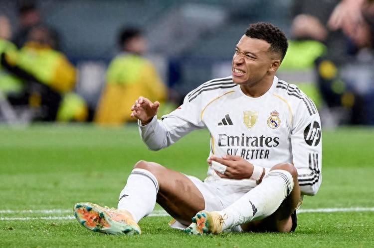 多谁谁尴尬！皇马免签姆巴佩后 国内4冠均被巴萨夺走 巴黎6冠王